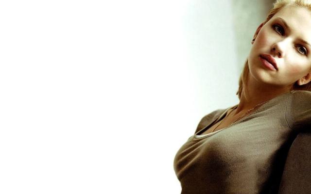 Mme Scarlett Johansson