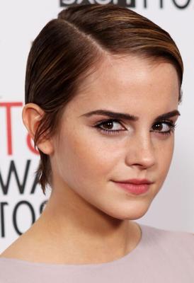 Emma Watson a des jambes sexy