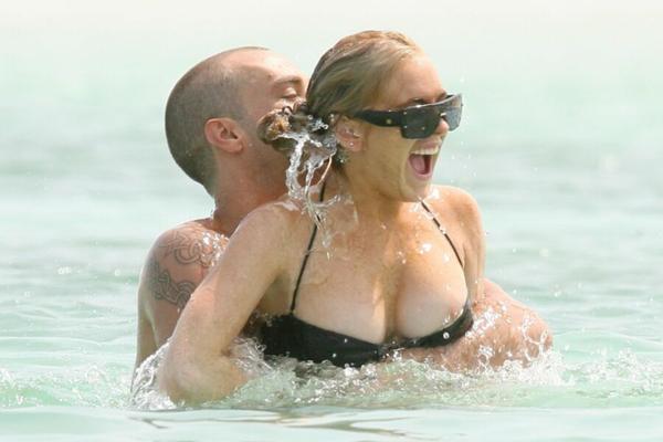 Lindsay Lohan bikini nipslip @ Bahamas