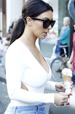 Kim Kardashian - de compras en París