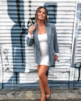 Chrissy Teigen-Outfit