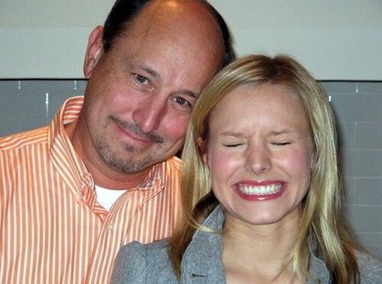 Kristen Bell скачет на жестком члене своего папочки