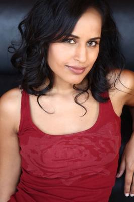 Agam Darshi / English Actress