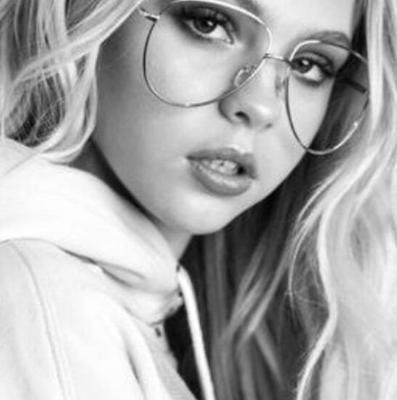 ジョーディン・ジョーンズの女々しいキャプション