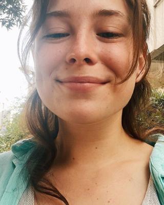 Mina Sundwall - ce visage... je la veux comme benne à sperme