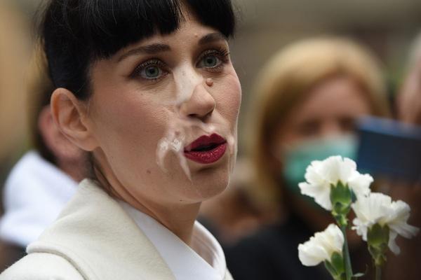 Лицо Ana DJuric Konstrakta для камшота на лицо сербской знаменитости