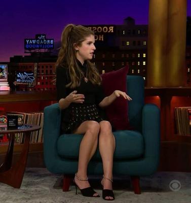 Beauty & Feet: Anna Kendrick