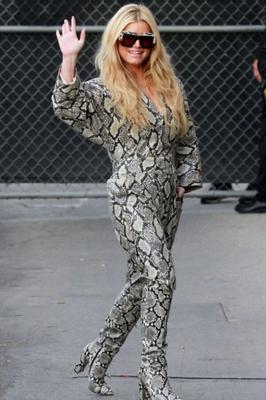 JESSICA SIMPSON llega a Jimmy Kimmel Live