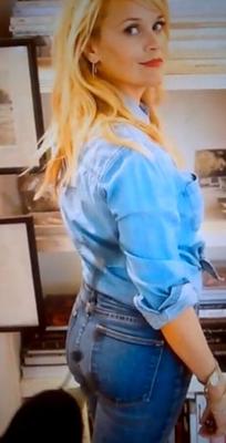Reese Witherspoon, jeans, hommage armé