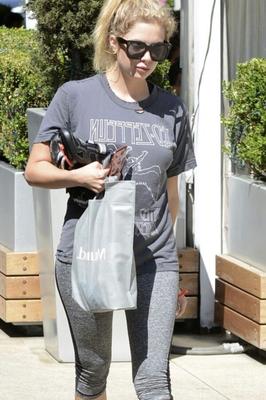 Ashley Benson ist die ideale Frau