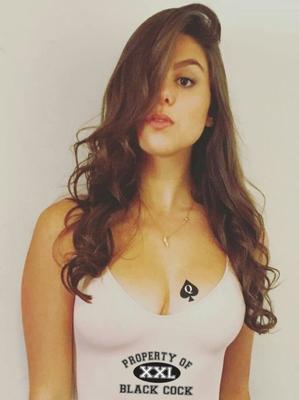 Kira Kosarin noircie