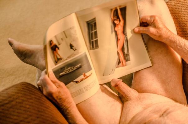 Masturbándose con Barbi