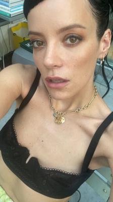 Lily Allen n'est pas juste d'être aussi fappable.