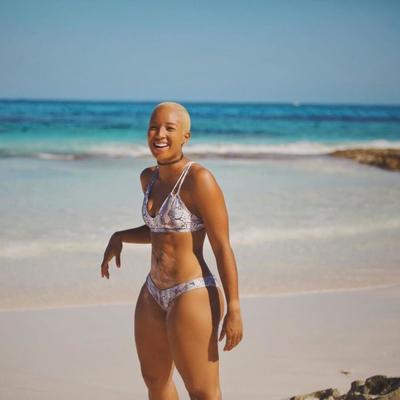 Alex Kaufmann, entraîneur de yoga (THE Athletic Amber Rose)