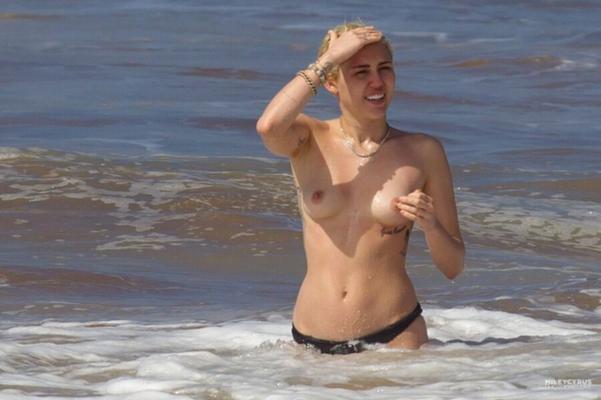 Miley Cyrus Nackte Beine Teen Prominente Titten Oben ohne Strand Maui
