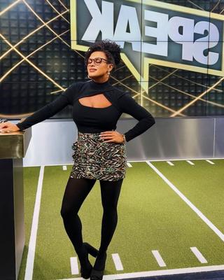 La presentadora de deportes estadounidense Joy Taylor está muy caliente