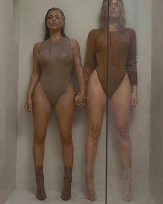 Kim et Khloe Kardashian - Salopes sous la douche