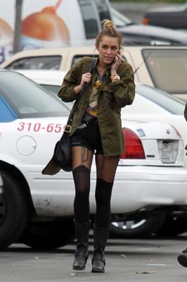 Miley Cyurs those legs