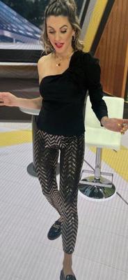 Британская спортивная телевизионная шлюшка Orla Chennaoui выглядит горячо!