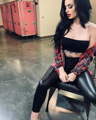 Dana B et d'autres salopes de la WWE.