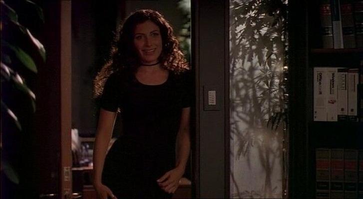 Lisa Edelstein as transsexual beauty Cindy McCauliff