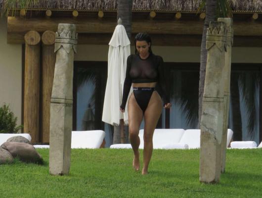 Biquíni Kim Kardashian mexicano