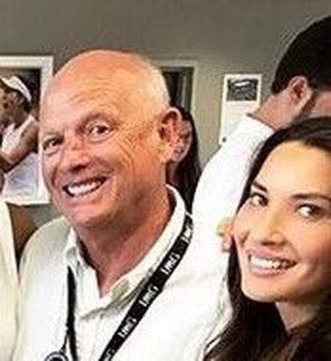 OLIVIA MUNN EST NÉE POUR MONTER LA GROSSE BITE DE SON PAPA