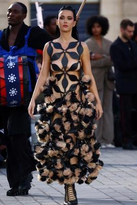 Katy Perry im nackt Kleid 