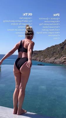 Алина Меркау zeigt am Pool ihren heißen Po