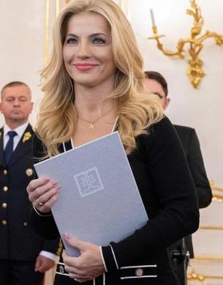 Im Ausland haben sie geile Politikerinnen