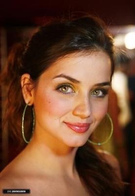 アナ・デ・アルマスは美しい 1