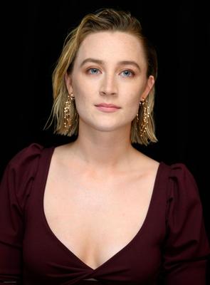 Seins Saoirse Ronan