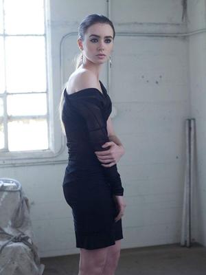 Lily Collins so sexy 2