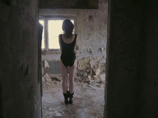 Красивые модели JOSELINA в поисках моего центра