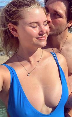 Virginia Gardner Foto