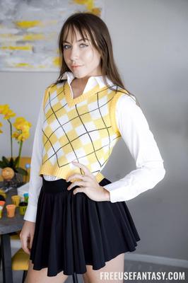 Вайолет Мур yo Handsy School Project