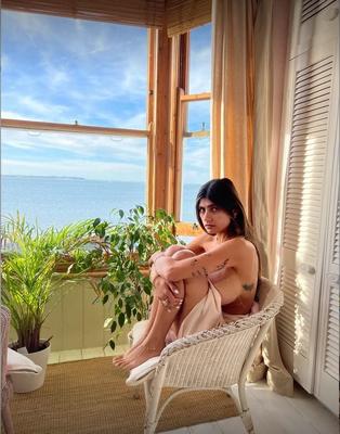 Миа Халифа Альбом