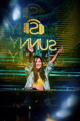 Sunny Leone Celebrity DJ в Ignite Superclub Bengaluru Dec