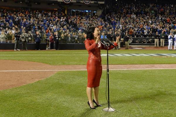 Demi Lovato - MLB World Series Four Chourse на Citi Field