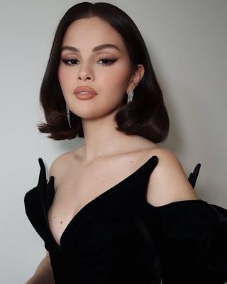 Селена Гомес The Tonight Show с Джимми Фаллоном Мартом в главной роли