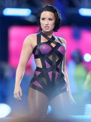 MTV Video Music Awardsに出演しています