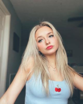 Зоя Лаверн