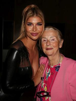 Mickela Schäfer und Oma