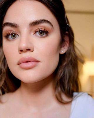 Lucy Hale Fuckbunny Bildgebung sie schaut auf: D.