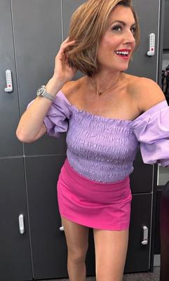 イギリスのスポーツテレビの痴女Orla Chennaouiは性交のように熱く見えます