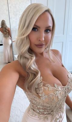 Britische Sportfernseher Emma Louise Jones sieht unglaublich aus!
