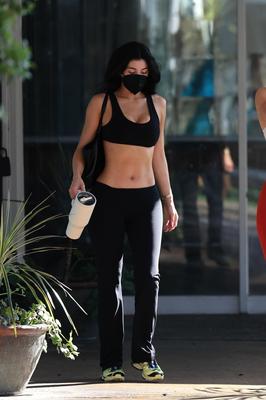 Kendall Jenner et Kylie Jenner quittent une séance de Pilates
