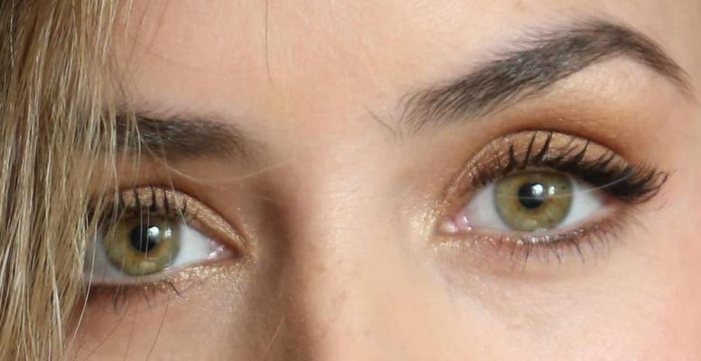 Ana de Armasは写真のみを呼び起こします