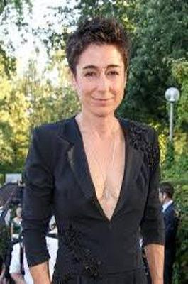 Dunja have saggy Titts 