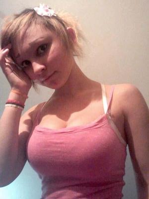 Chiennes chaudes avec de gros seins